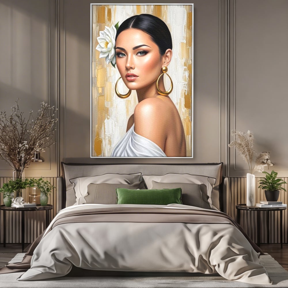 Tablou canvas cu tablou canvas cu portret de femeie, in rama de aluminiu argintiu, pe perete intr-un dormitor